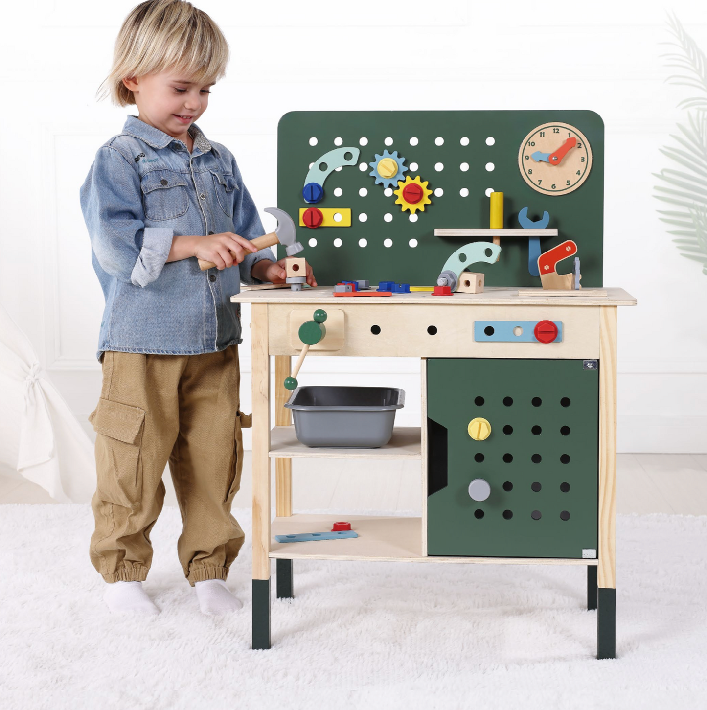 Wooden tool work bench