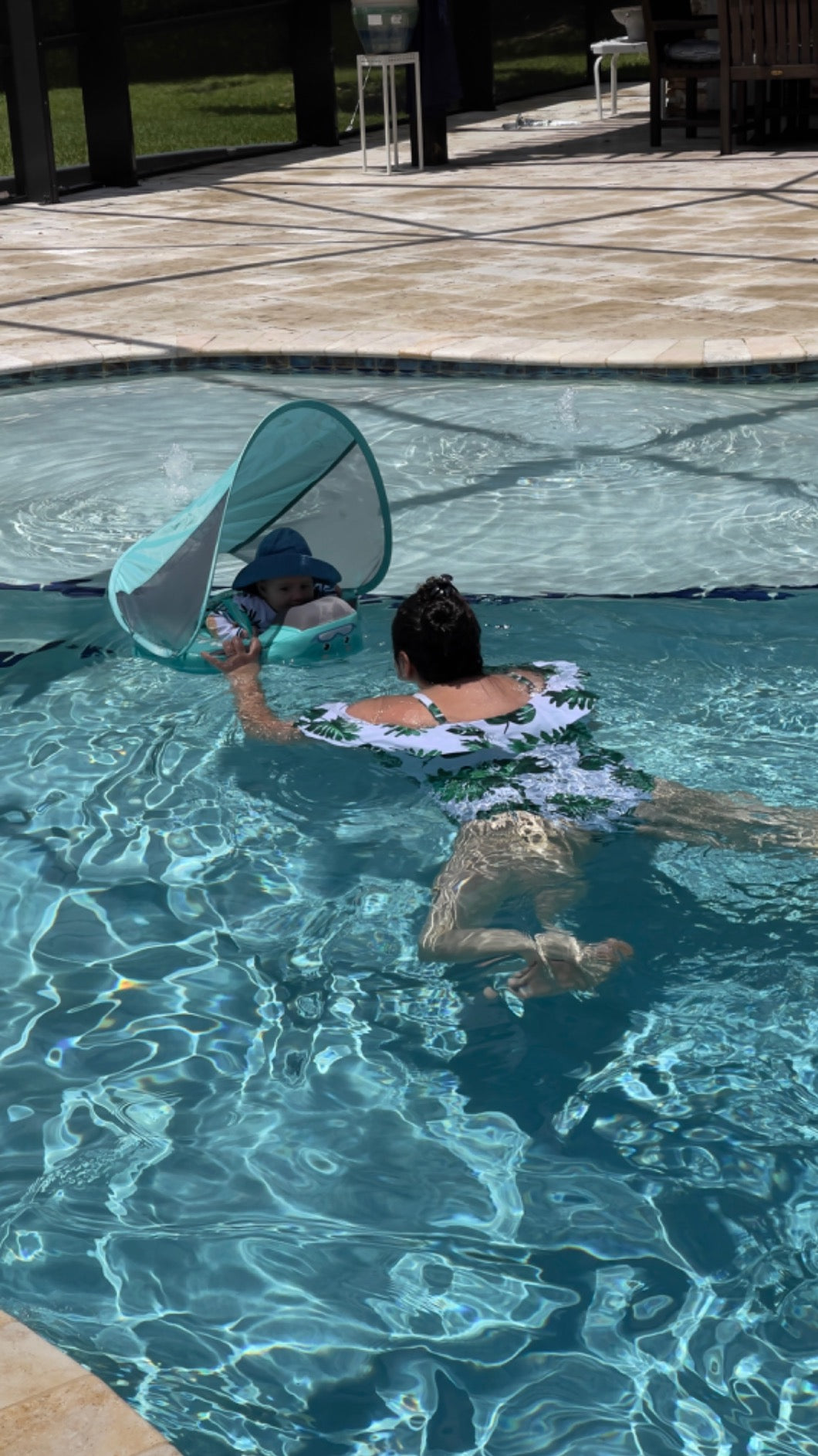 Mambobaby Float Deluxe with Canopy and Tail